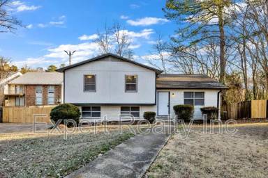 Main picture of 624 Cresap Cir NE