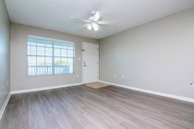 Main picture of 302 Lake Parsons Grn