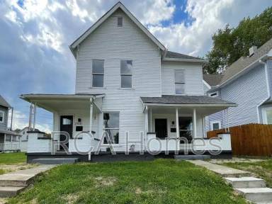 Main picture of 2902 N Kenwood Ave