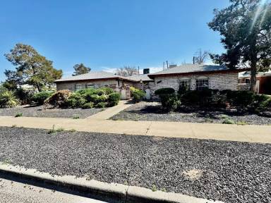 Main picture of 8638 Mettler Dr