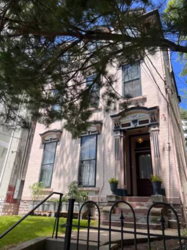 Main picture of 817 Washington Ave