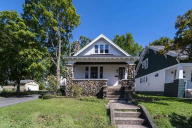 Main picture of 822 6th Ave