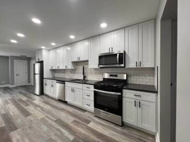 Main picture of 120 S Grove Ave