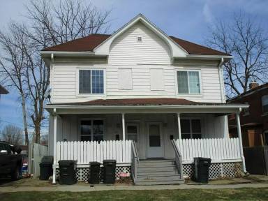 Main picture of 608 W 8th St