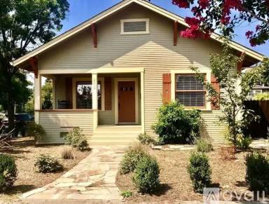 Main picture of 203 Benton St