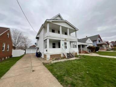 Main picture of 8101 Grand Division Ave