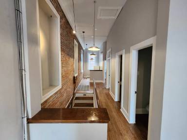Main picture of 211 Main St