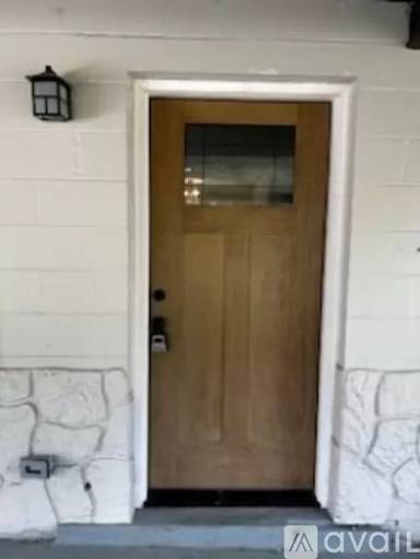 Main picture of 210 W Fox St