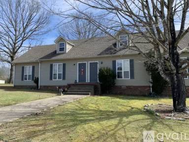 Main picture of 418 N Cedar Ln