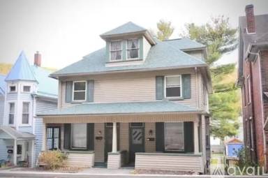 Main picture of 428 Washington Ave