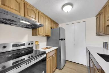 Main picture of 11643 100th Ave NE  B-3  Kirkland WA
