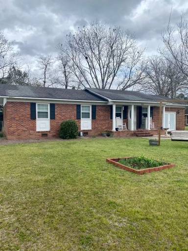 Main picture of 209 Elm St