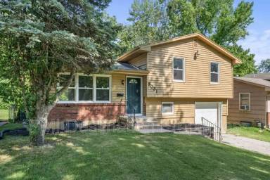 Main picture of 8031 Wayne Ave