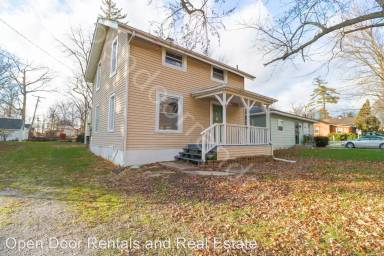 Main picture of 3819 Newport Ave