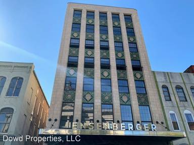 Main picture of 212 N Center St