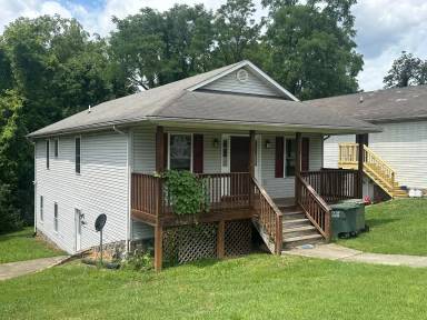 Main picture of 693 Lee St