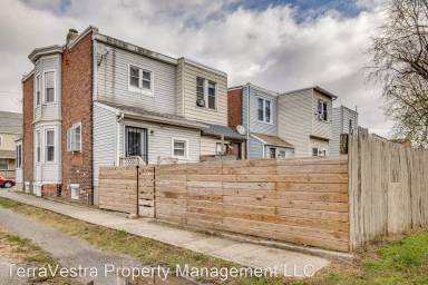 Main picture of 216 Warren St