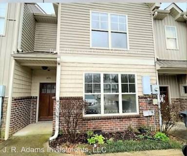 Main picture of 691 The Heights Ln