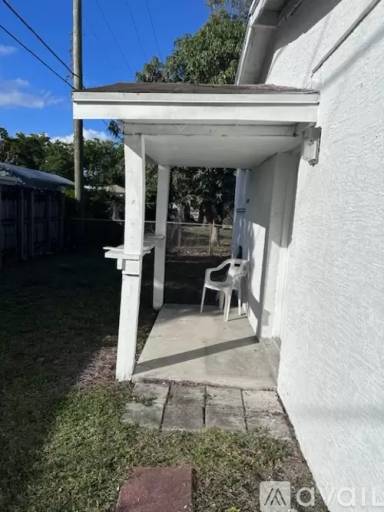 Main picture of 1420 N 69th Way