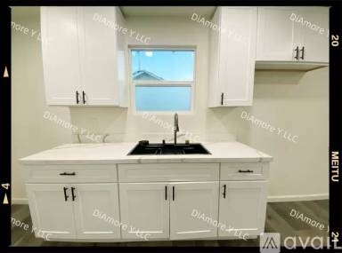Main picture of 212 1/2 High St
