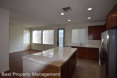 Main picture of 454 Chestnut St