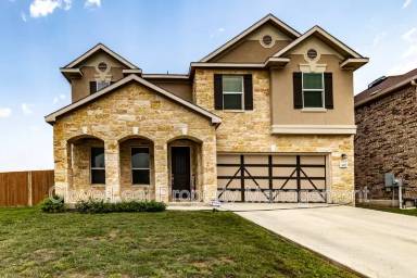 Main picture of 302 Colonial Blf