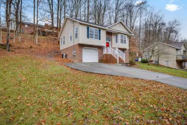 Main picture of 3817 Rockford St