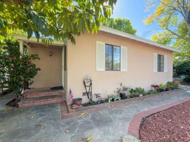 Main picture of 15552 Covello St