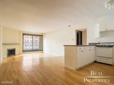 Main picture of 1220 N La Salle Dr