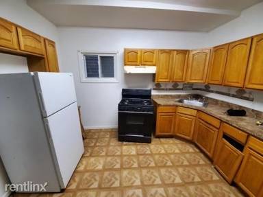 Main picture of 240 Halsted St