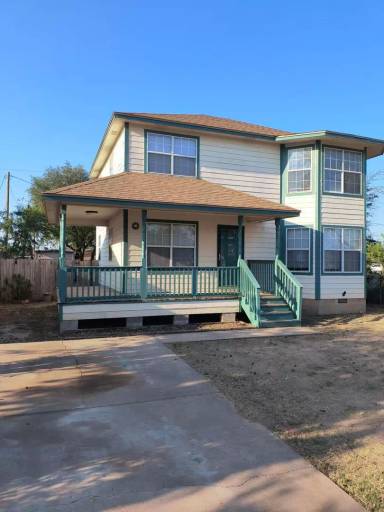 Main picture of 423 W Avenue V