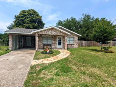 Main picture of 104 Charleswood Ln