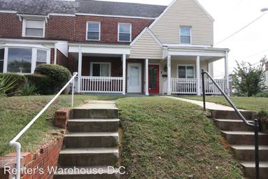 Main picture of 3337 Clay St NE