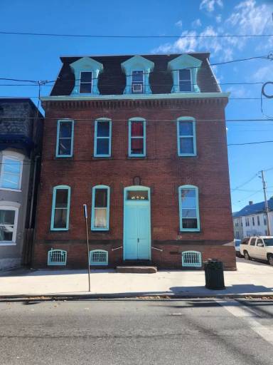 Main picture of 280 S Main St