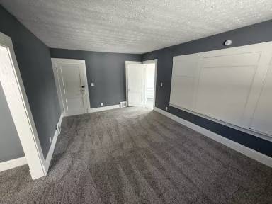 Main picture of 15005 Lucknow Ave