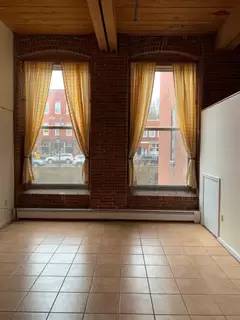 Main picture of 125 Main St