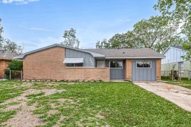 Main picture of 5646 Cedarburg Dr