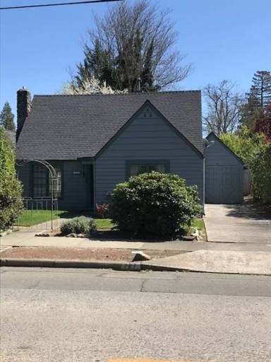 Main picture of 727 NW 4th St