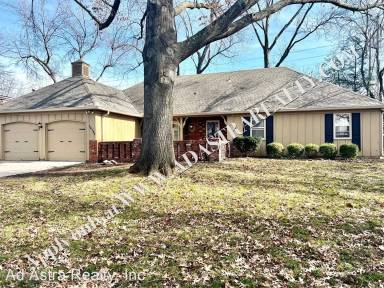 Main picture of 10131 Linden St