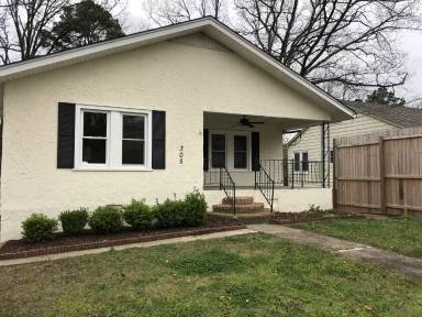 Main picture of 305 Oakwood Ave
