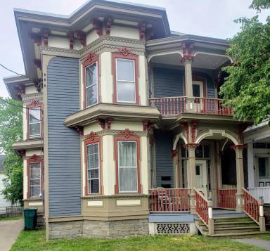 Main picture of 129 W 4th St