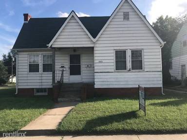 Main picture of 1003 W McCormick Ave