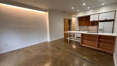 Main picture of 430 S Commerce St