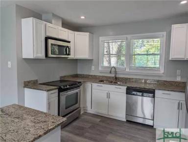 Main picture of 3 1/2 Rowe Ave
