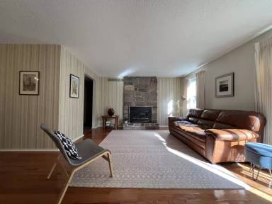 Main picture of 33 Rockhurst Dr