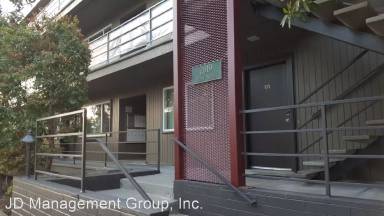 Main picture of 2819 Derby St