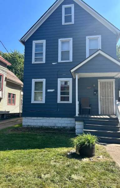 Main picture of 3711 E 55th St