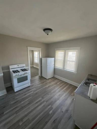 Main picture of 2769 E 119th St