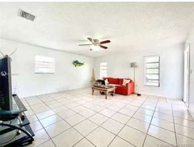 Main picture of 12015 NE 12th Ct