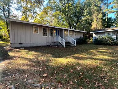 Main picture of 303 Bonnie St